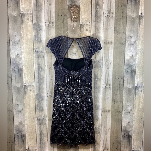 Adrianna Papell Cap Sleeve Envelope Back Sequin Dress in Navy Size 6. - Picture 3 of 16